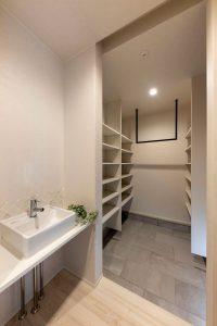 2　山口工務店　シューズクローク　手洗い　新築